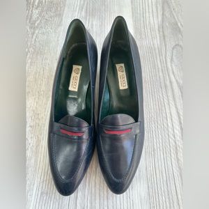 Sat in closet, authentic pair of gucci pumps verified by Grailed. No box. 90’s.